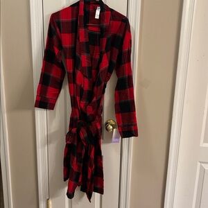 NWT  Stars Above Red and Black cozy flannel  Plaid Robe size XS/S